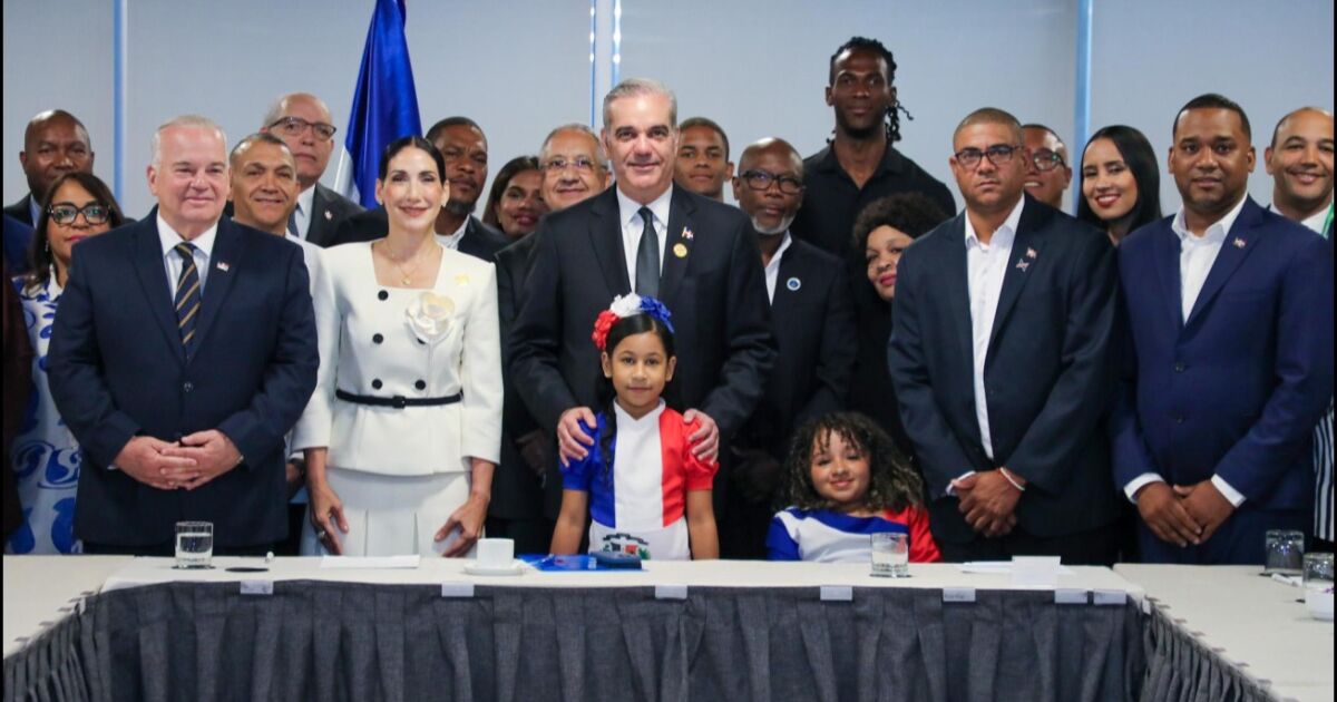 Presidente Abinader se reúne con dominicanos en Chile y resalta oportunidades que se abren por buenas relaciones con Kast