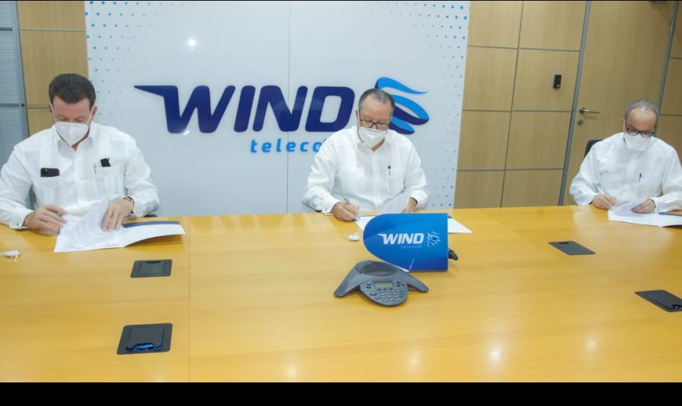 Wind Telecom firma acuerdo permitirá conectividad en instituciones educativas
