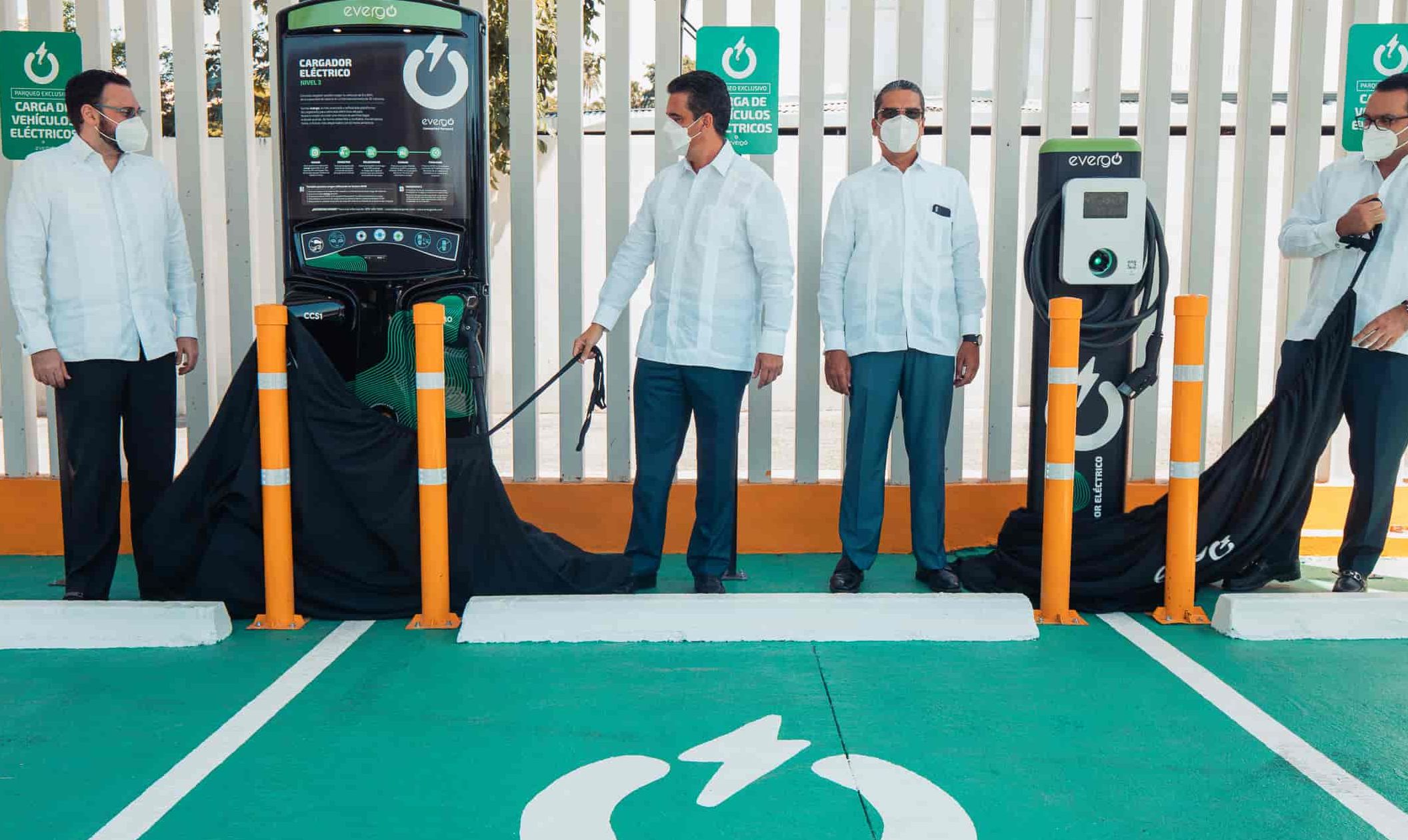 Popular e InterEnergy Group extienden a Santiago estaciones de carga inteligente