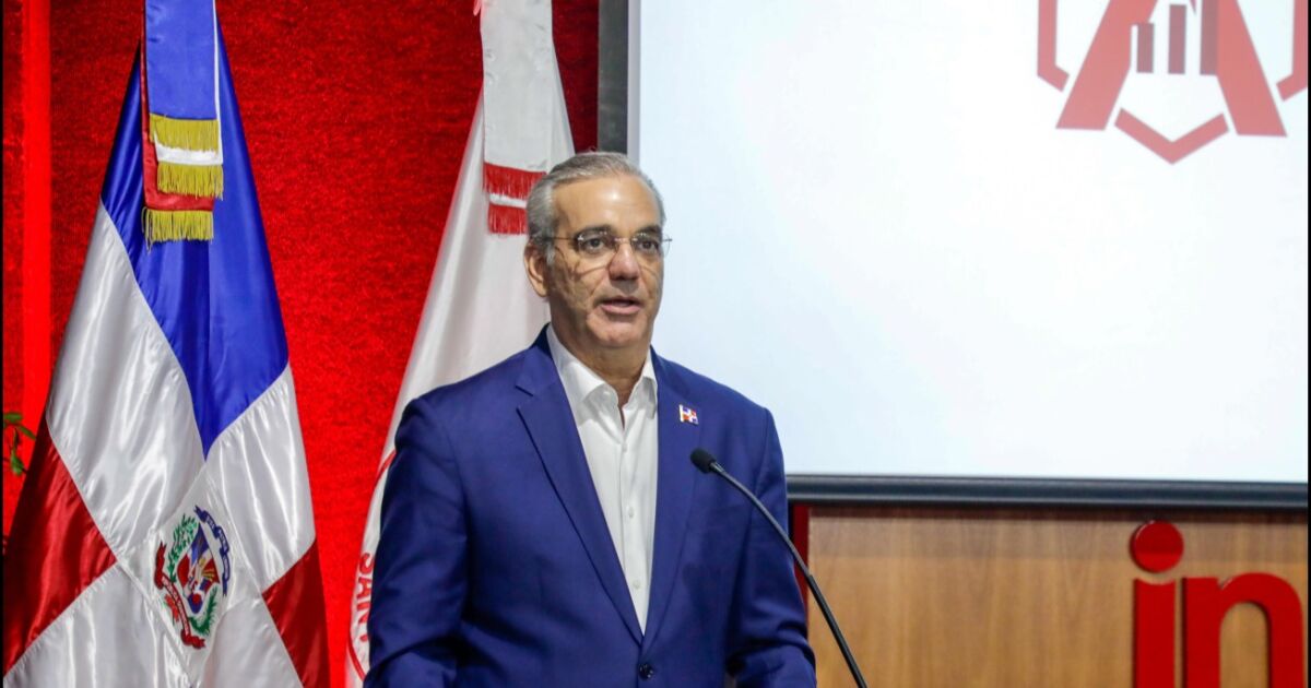 Equilibrio entre eficiencia económica y justicia social, señaló el Presidente Abinader en su participación en el Intec