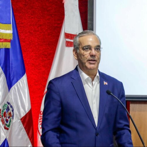 Equilibrio entre eficiencia económica y justicia social, señaló el Presidente Abinader en su participación en el Intec