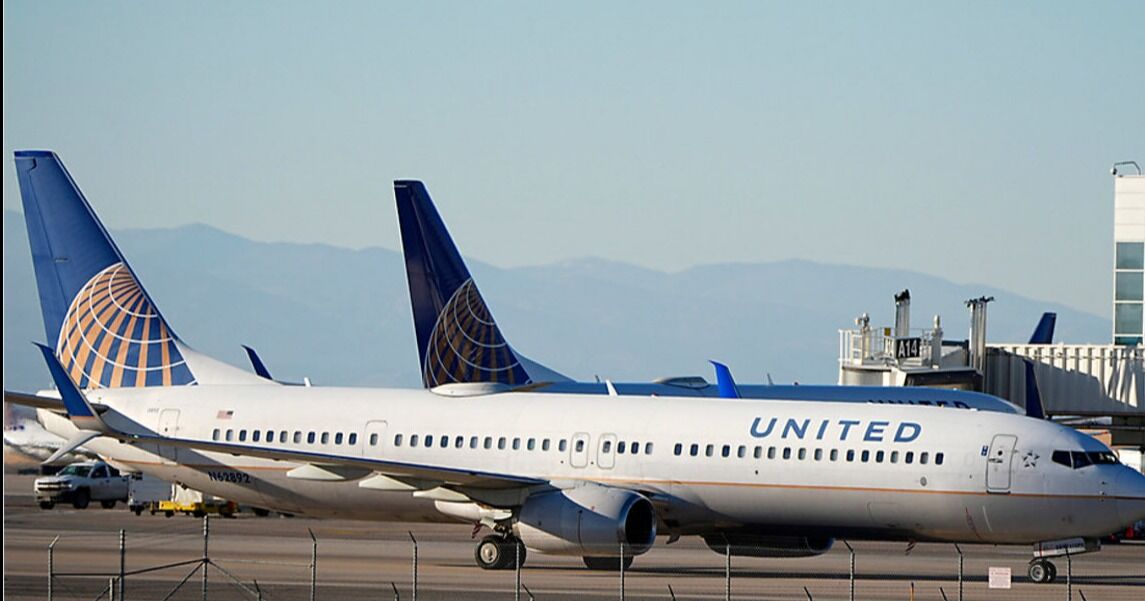 United Airlines comienza a instalar internet Starlink en sus aviones