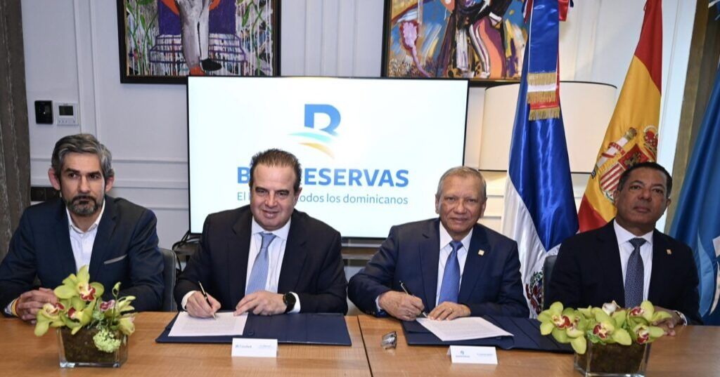Banreservas y CaixaBank refuerzan puente de remesas