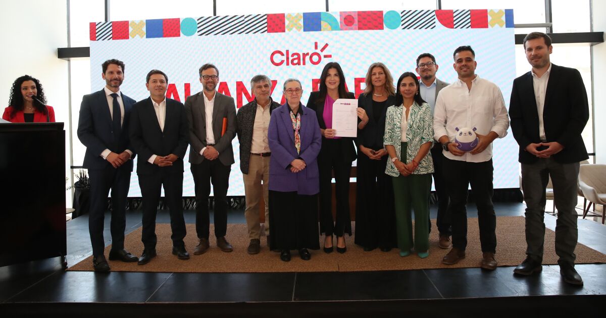 Alianza público-privada por el bienestar digital: Claro Chile y diversas organizaciones firman compromiso conjunto