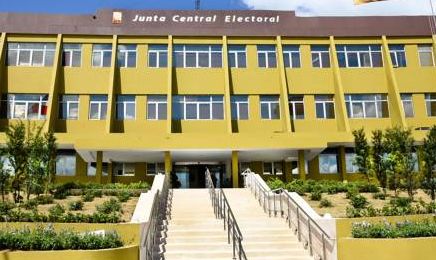 Candidatos presidenciales rinden cuentas de gastos ante la JCE