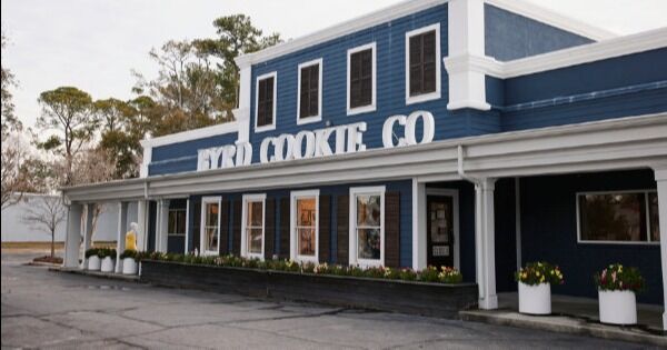 GHS dedica un marcador histórico a Byrd Cookie Company