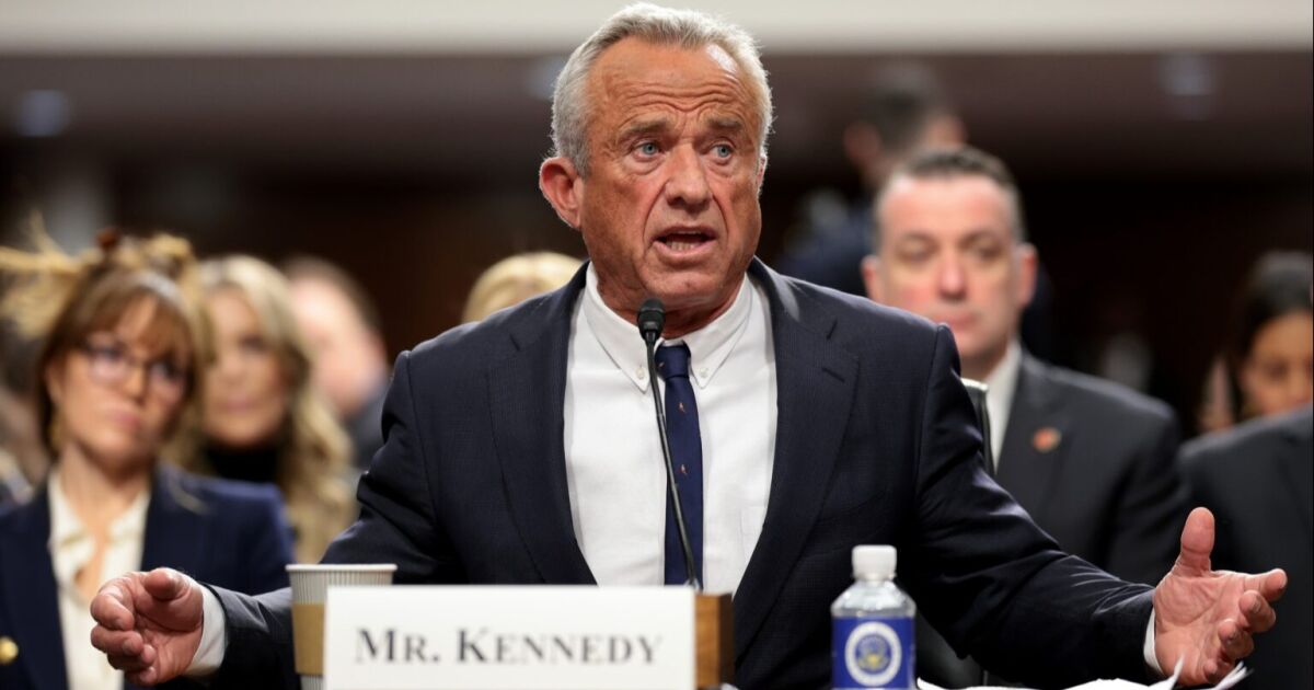RFK Jr. pone fin a la recomendación de la vacuna COVID para niños sanos y embarazadas