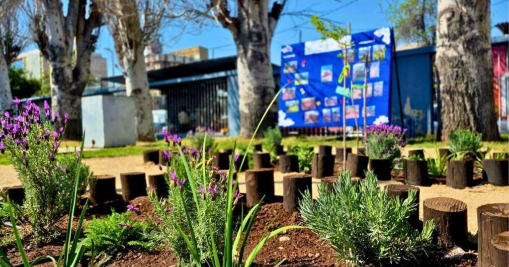 CONAF RM presenta continuidad de proyecto de arborización comunitario en el Hospital Clínico de la Universidad de Chile