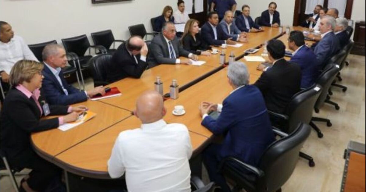 Presidente Abinader encabeza reunión con Comité Organizador de los XXV Juegos Centroamericanos y del Caribe