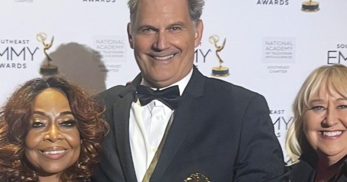 El profesor de SCAD DW Moffett fue galardonado en los Premios Emmy del Sudeste 2025