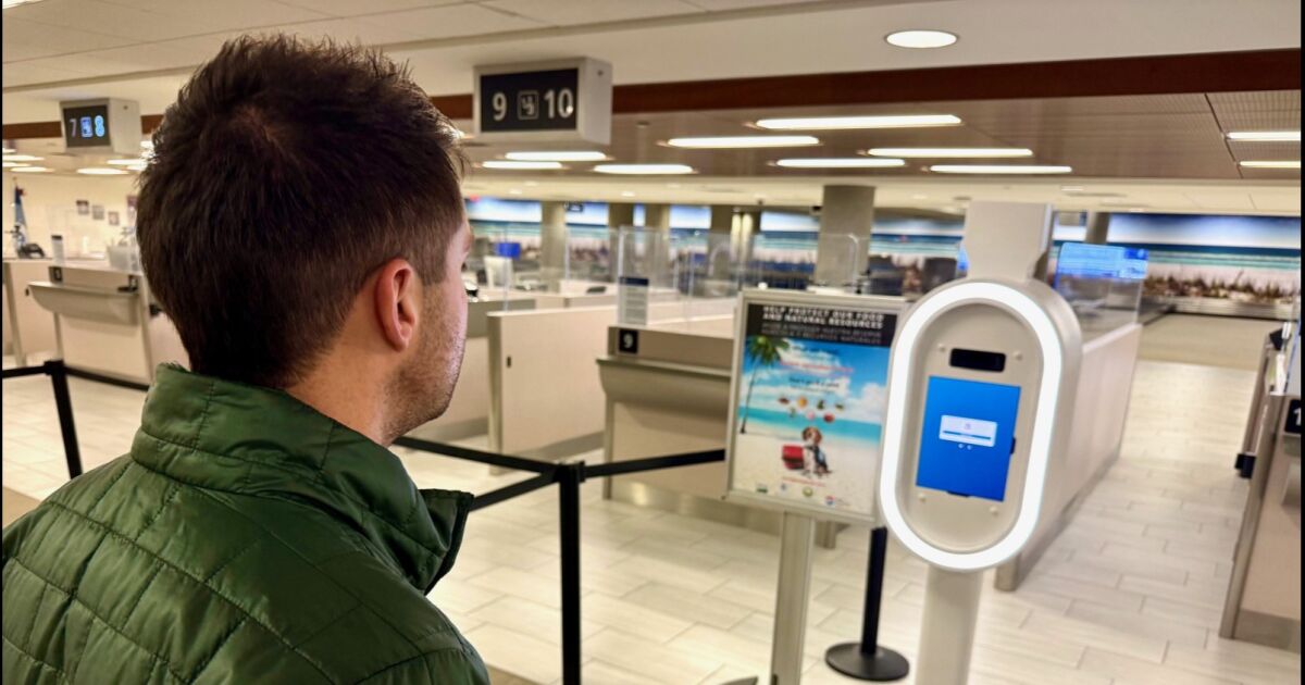 Nueva tecnología biométrica facial acelera el proceso aduanero de TPA para los viajeros que llegan a EE. UU.
