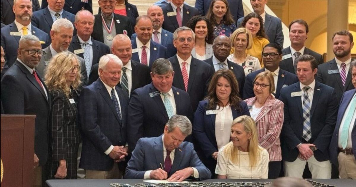 Gobernador Kemp firma leyes para luchar contra la trata de personas
