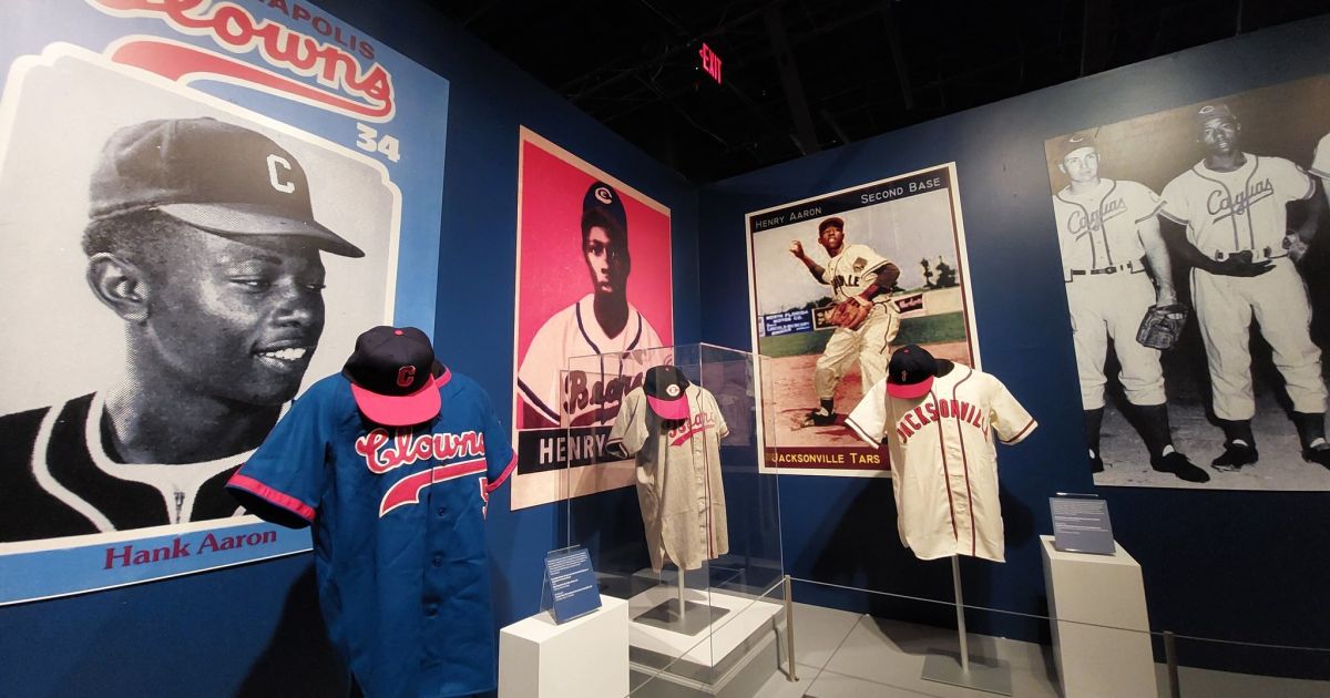 La exhibición del Atlanta History Center celebra la vida y el legado de Hank Aaron