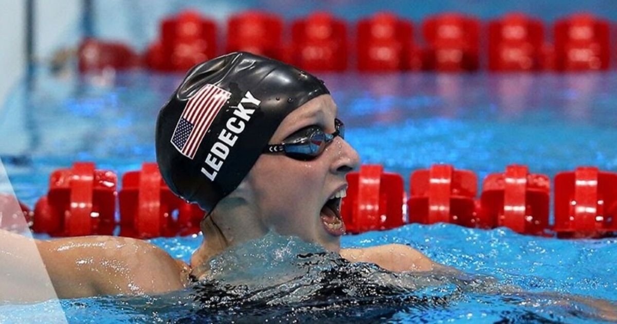 Katie Ledecky suma otro oro en natación al ganar los 1500 m libres