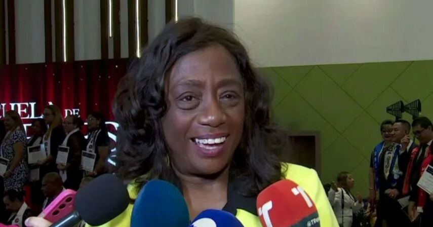 Ministra Lucy Molinar se refiere sobre licitación de laptops para estudiantes y docentes