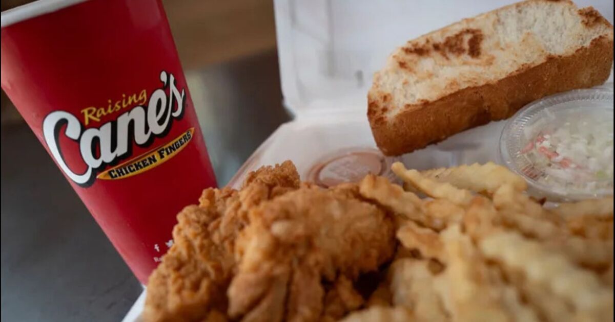 Más locales de Raising Cane's abren este mes
