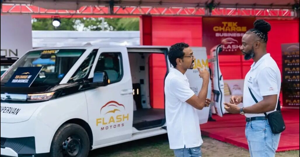 Flash Motors se convierte en el primer concesionario exclusivo de vehículos eléctricos en la asociación automotriz de Jamaica