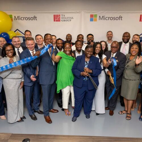 El Atlanta Technical College celebra la inauguración de uno de los primeros laboratorios académicos de centros de datos de Georgia