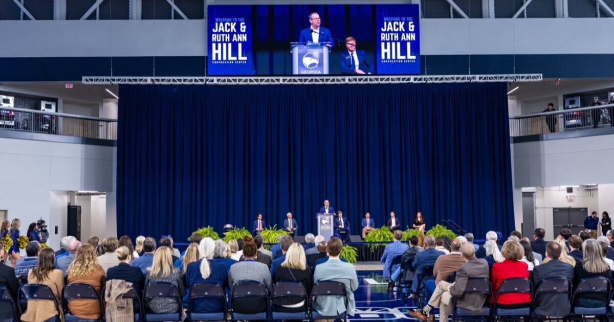 Georgia Southern corta la cinta del Centro de Convocatoria Jack y Ruth Ann Hill