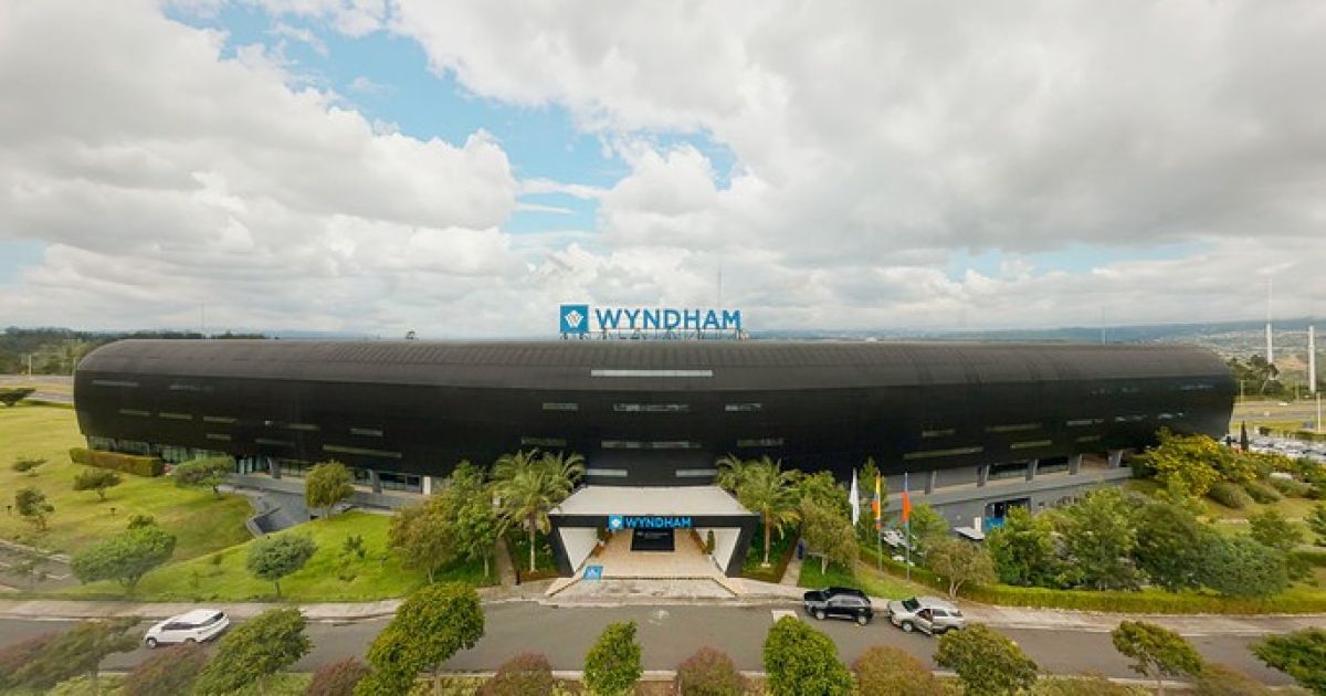 Wyndham Quito Airport recibe dos prestigiosos premios