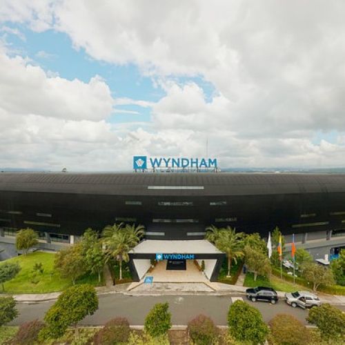 Wyndham Quito Airport recibe dos prestigiosos premios