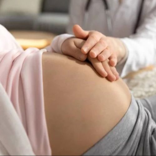 El embarazo afecta la edad biológica de las mujeres, afirma estudio
