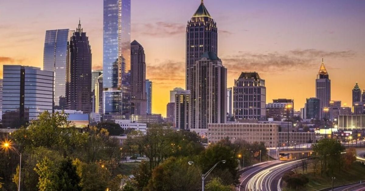 Atlanta impondrá toque de queda juvenil durante Thanksgiving Day