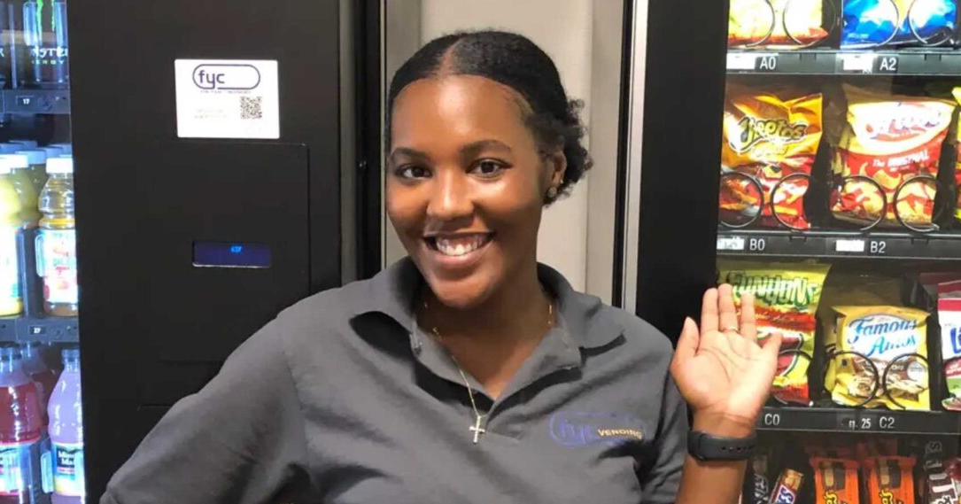 Esta estudiante ganó 119,000 dólares en ventas de máquinas expendedoras desde que se graduó de la universidad