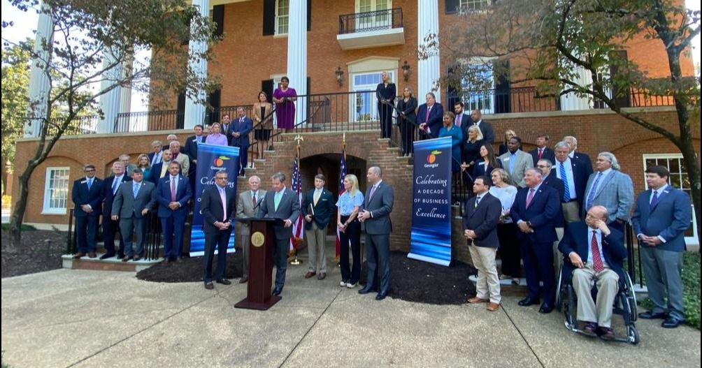 El gobernador Brian Kemp anuncia a Georgia como el estado número uno para hacer negocios, nuevamente