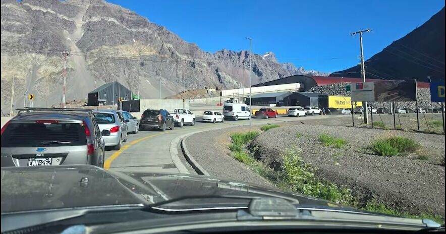 Un 20% menos: las cinco razones que explican la baja del turismo argentino en Chile