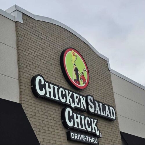 Chicken Salad Chick, con sede en Atlanta, ocupa el puesto número 3 en la lista de los 100 negocios más influyentes de Fast Casual de 2026