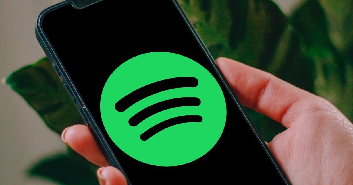 Spotify lanza piloto de traducción de podcasts a otros idiomas con la misma voz del podcaster