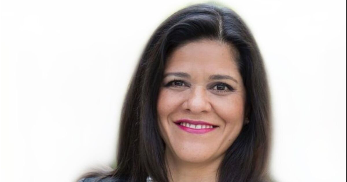La Guardiana Digital: Forjando el Futuro de la Ciberseguridad