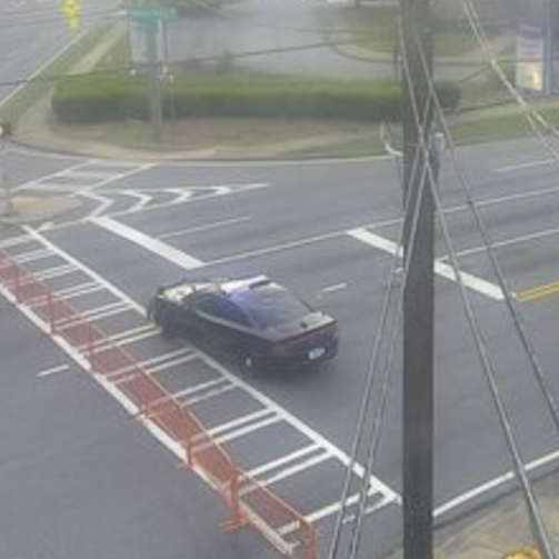Ruptura de una tubería de agua cierra un tramo de la concurrida Powers Ferry Road en el condado de Cobb