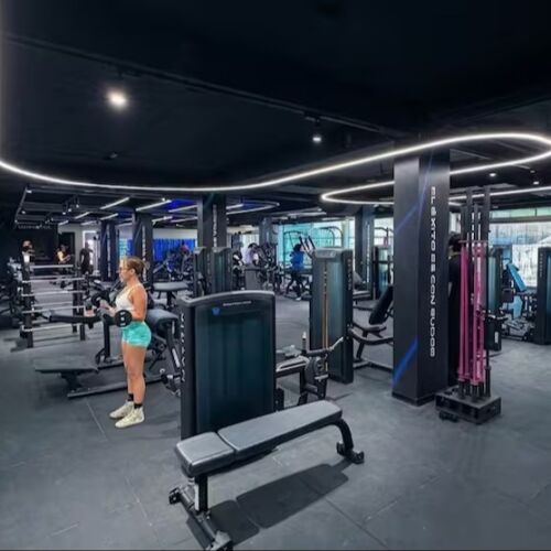 Sin contratos ni mensualidades: abre en Chile el primer gimnasio que se paga “solo por uso”