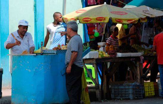 Economía dominicana crece, pero crea empleos informales