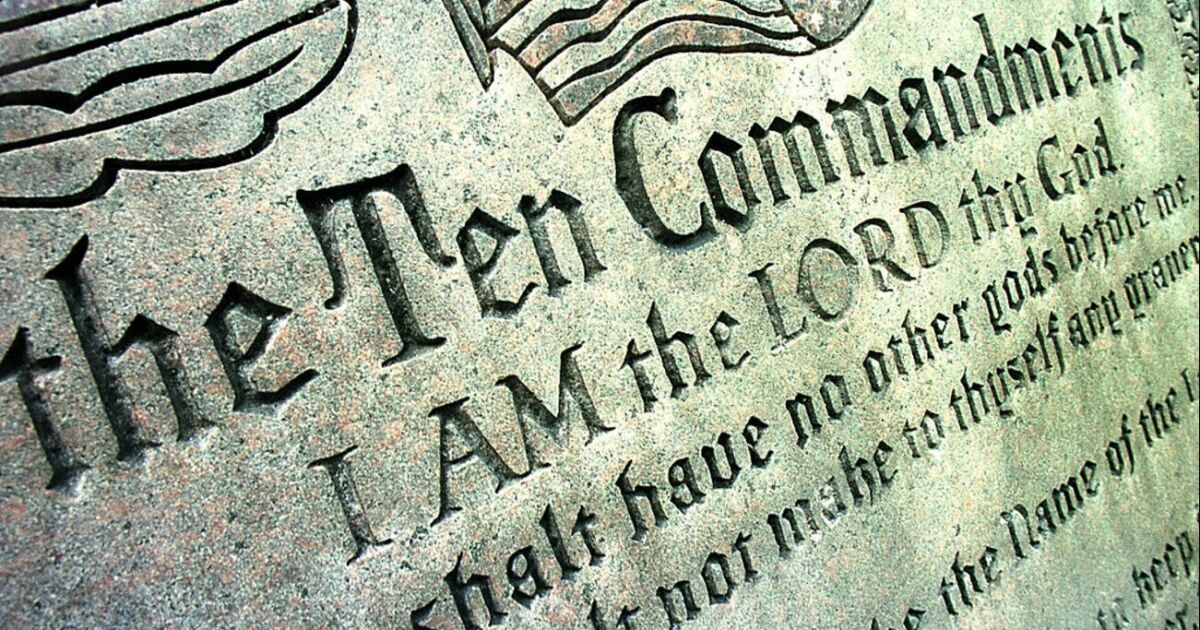 Legislador de Georgia lanza campaña para exigir que las escuelas publiquen los Diez Mandamientos