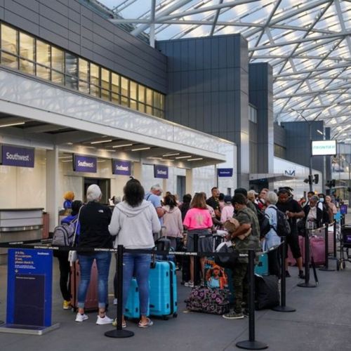 Esperan un récord histórico de viajeros por avión y carretera en Acción de Gracias
