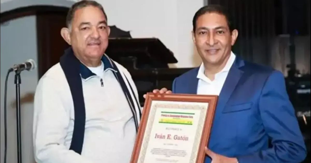 PreCoHis Prensa & Comunidad Hispana NY reconoce politólogo Iván Gatón