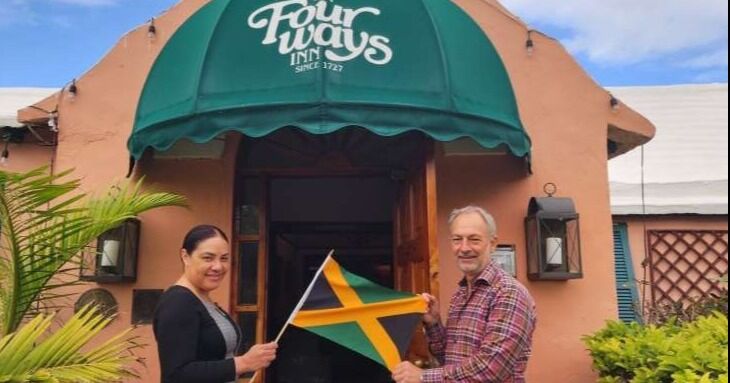 Grupo de restaurantes entrega ayuda a miles de personas tras el huracán en Jamaica