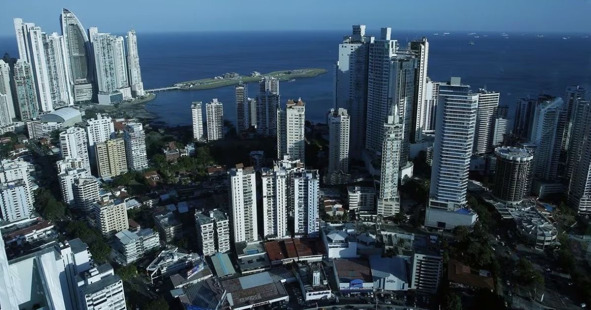 La promesa de Panamá a las calificadoras: cumplir con el déficit fiscal