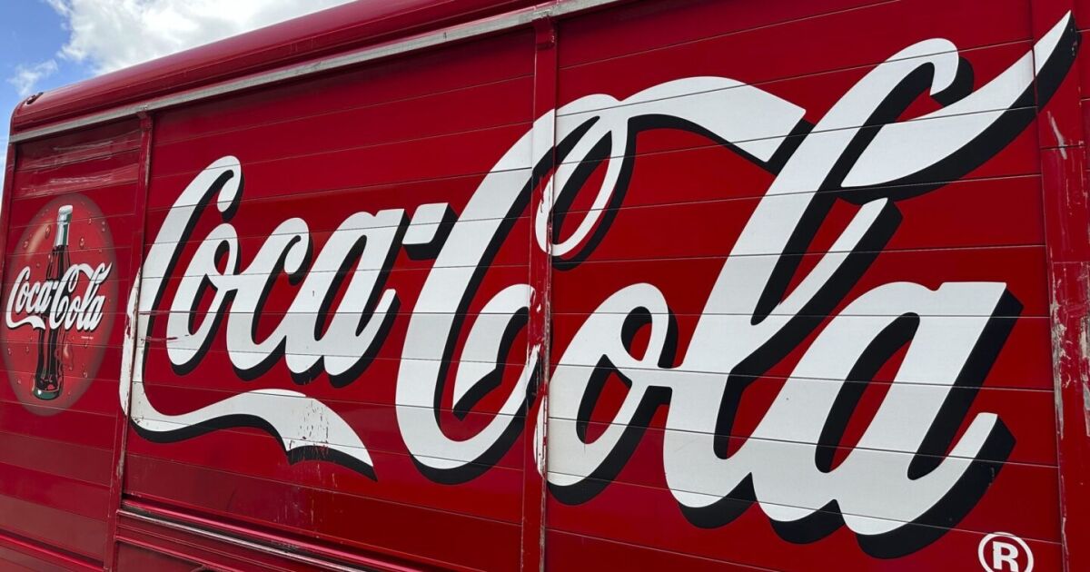 Coca-Cola, con sede en Atlanta, confirma que una versión de su bebida de cola con azúcar de caña llegará a EEUU