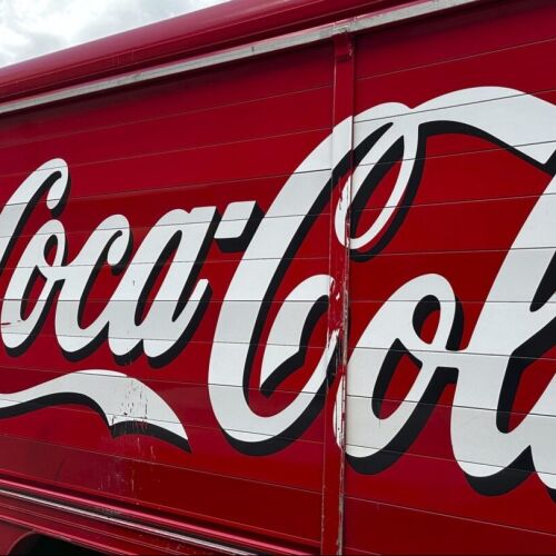 Coca-Cola, con sede en Atlanta, confirma que una versión de su bebida de cola con azúcar de caña llegará a EEUU