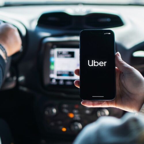 Uber y Baidu se alían para lanzar robotaxis en mercados globales