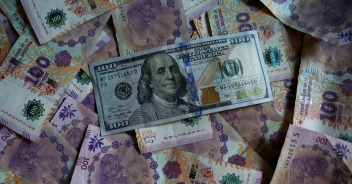 El peso argentino se dispara tras triunfo de Milei y apoyo financiero de EE.UU.