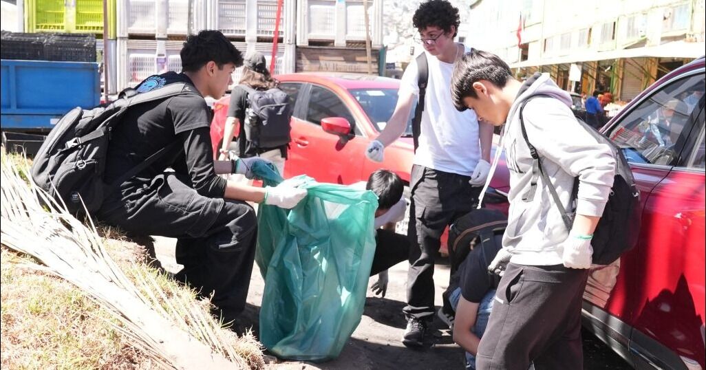 Más de 750 voluntarios se unieron para limpiar las calles de Valparaíso y lograron recolectar 1,6 toneladas de residuos