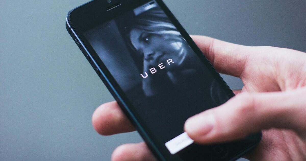 Conductores de Uber en Costa Rica se unen a un sindicato por sus derechos y beneficios laborales.