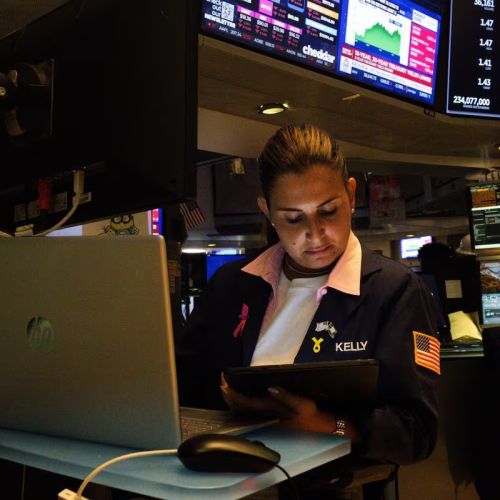 Wall Street cierra en verde tras disiparse la volatilidad ligada a Oriente Medio