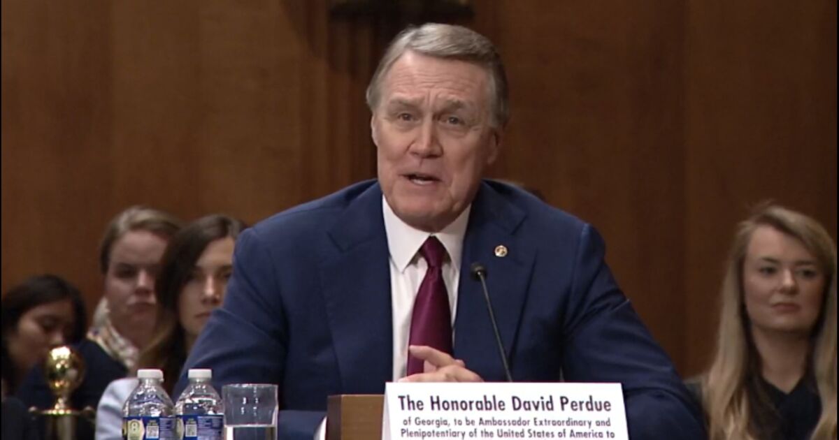 David Perdue de Georgia expone sus puntos de vista sobre el desafío de China en una audiencia de embajadores