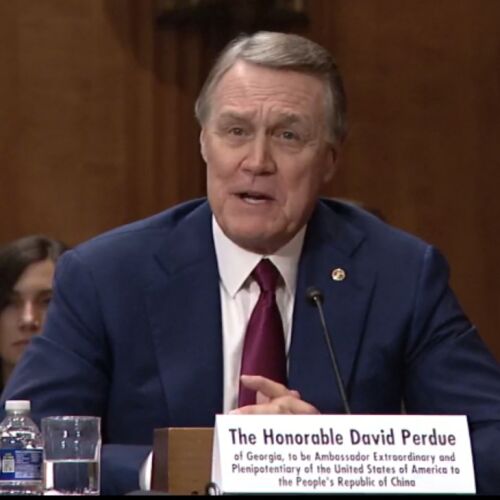 David Perdue de Georgia expone sus puntos de vista sobre el desafío de China en una audiencia de embajadores